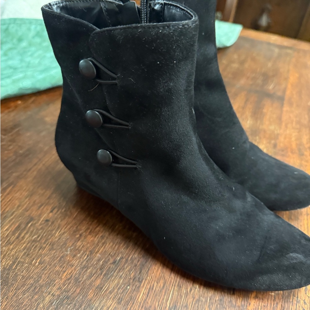 Impo Elegant Black Ankle Boots with Button Accents